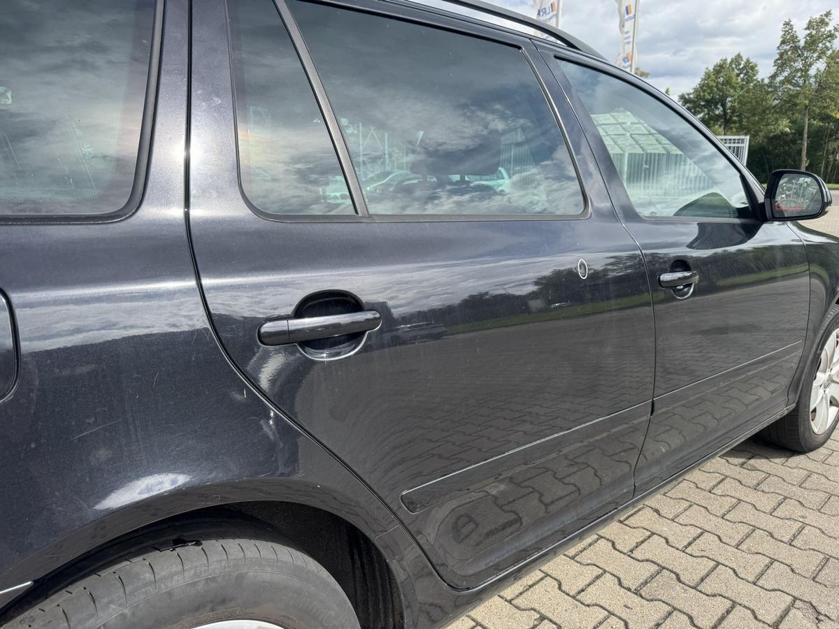 Skoda Octavia 2 original T&uuml;r hinten rechts 9910 Schwarzmetallic Kombi Rohbau Bj.2009